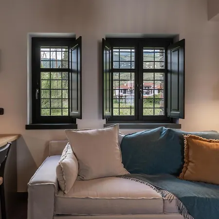 Protoktisto 1813 Aparthotel 4*